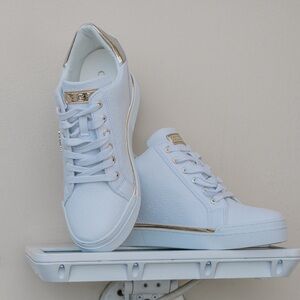 Guess sneakers , white color , model GW Flowurs, size 8